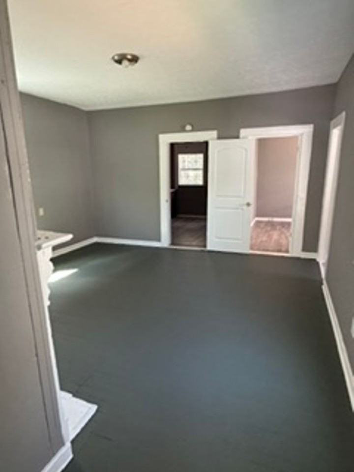 337 28th St - Photo 3 of 7