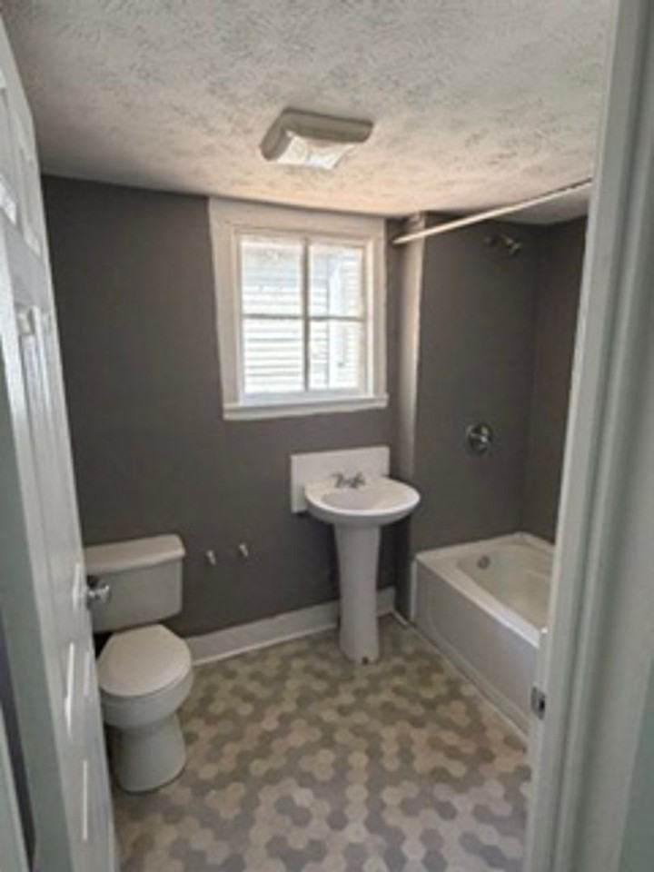 337 28th St - Photo 5 of 7