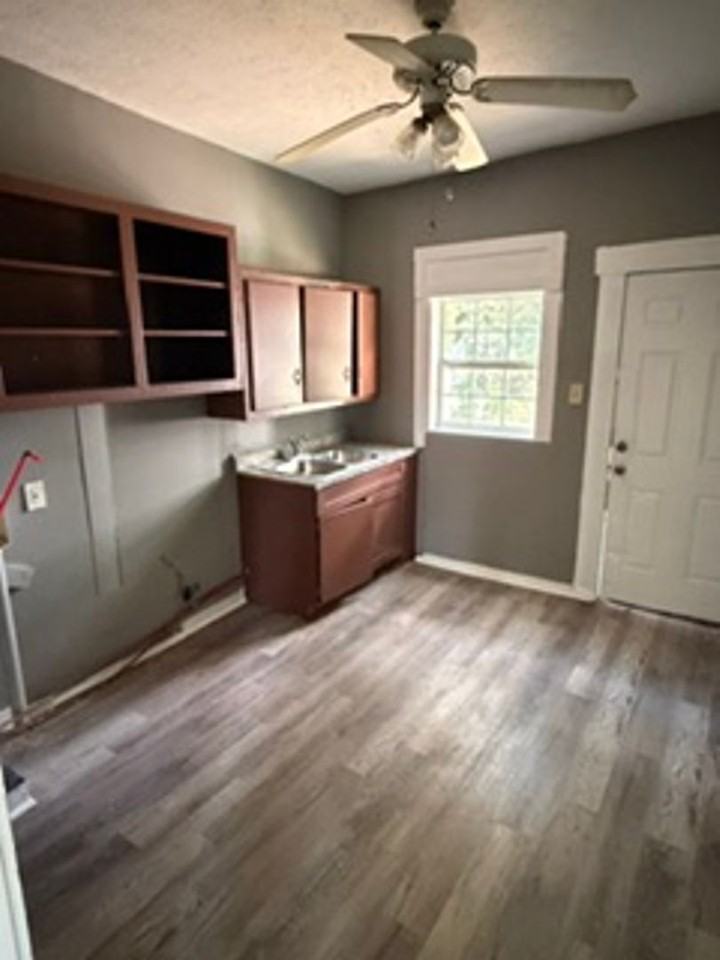 337 28th St - Photo 6 of 7