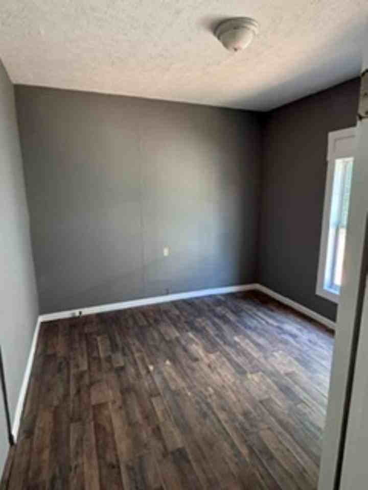 337 28th St - Photo 7 of 7