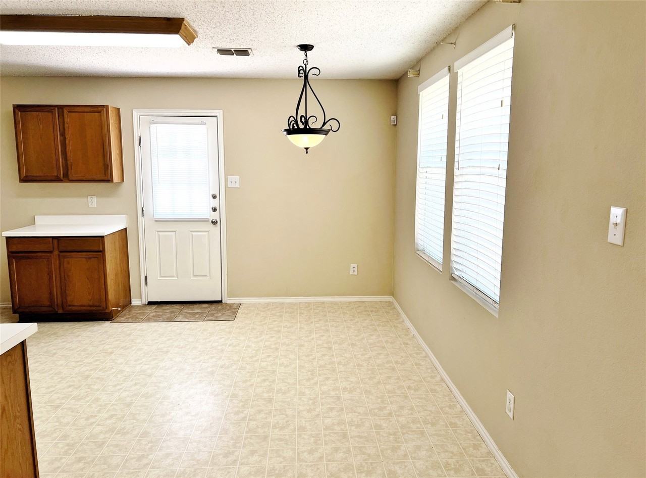 16556 Jasmine Springs Dr - Photo 4 of 16