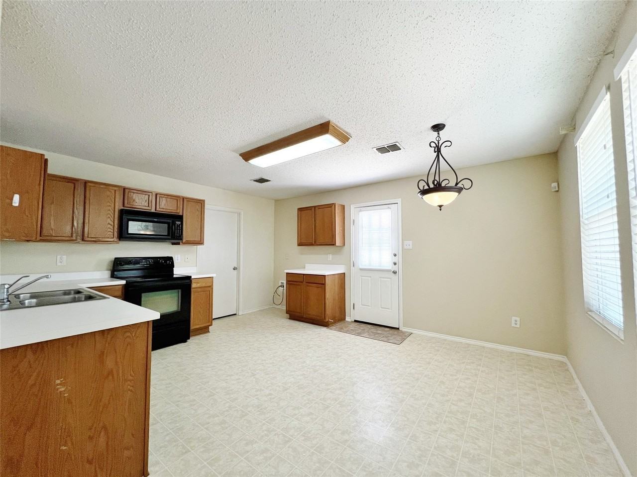 16556 Jasmine Springs Dr - Photo 5 of 16