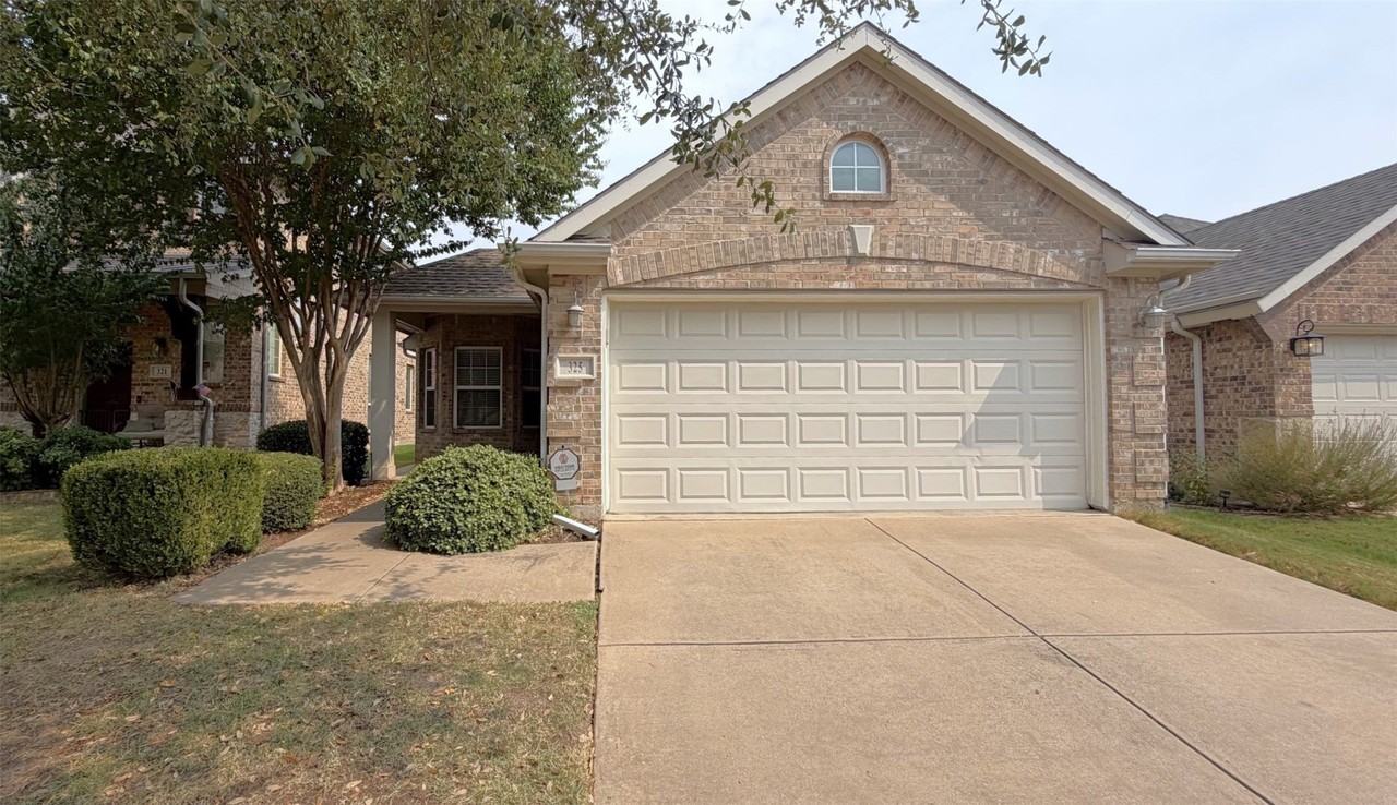 325 Perkins Dr - Photo 2 of 27