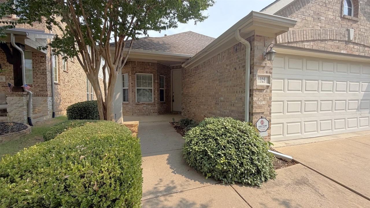325 Perkins Dr - Photo 3 of 27