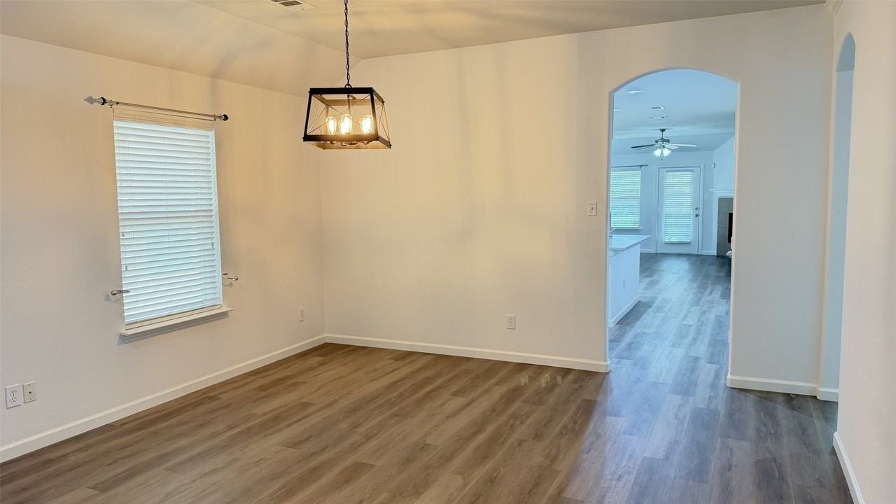 325 Perkins Dr - Photo 5 of 27