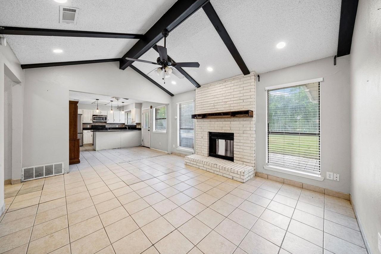 4022 William St - Photo 3 of 22