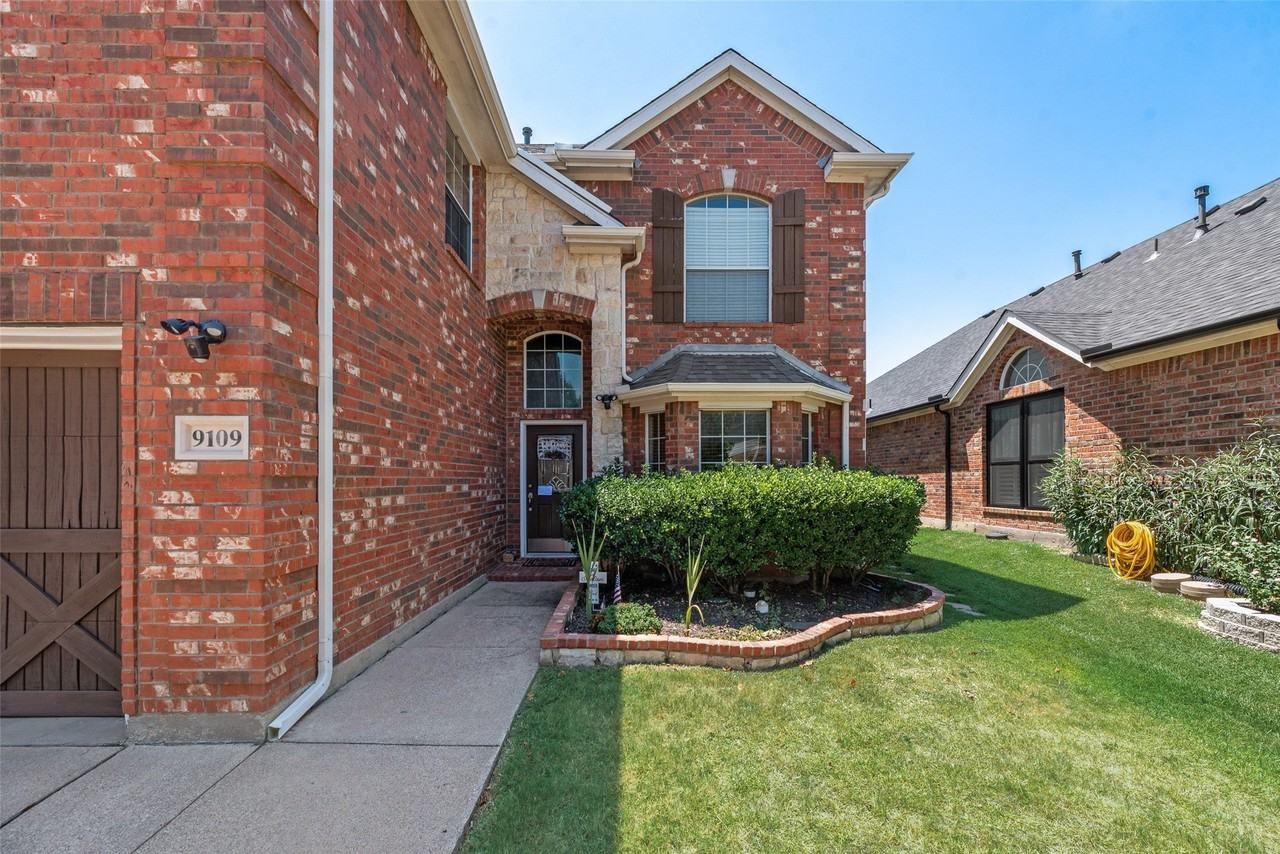 9109 Hawley Dr - Photo 3 of 36