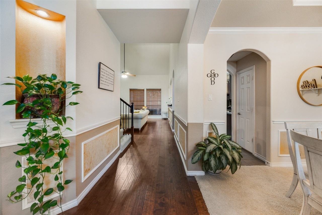 9109 Hawley Dr - Photo 6 of 36