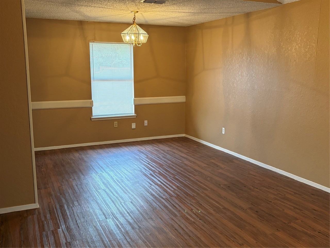 3774 Radcliff Rd - Photo 3 of 9
