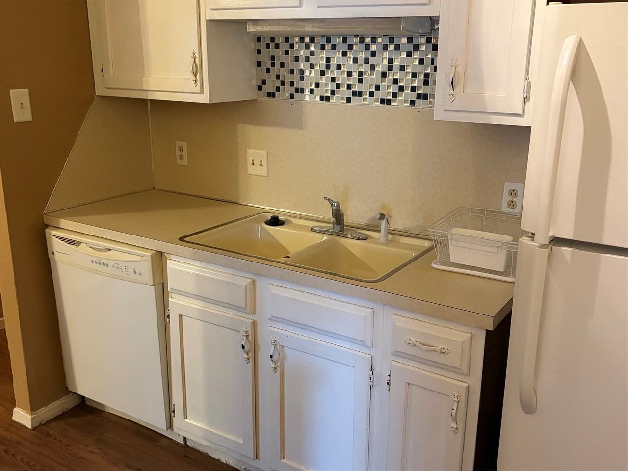 3774 Radcliff Rd - Photo 5 of 9