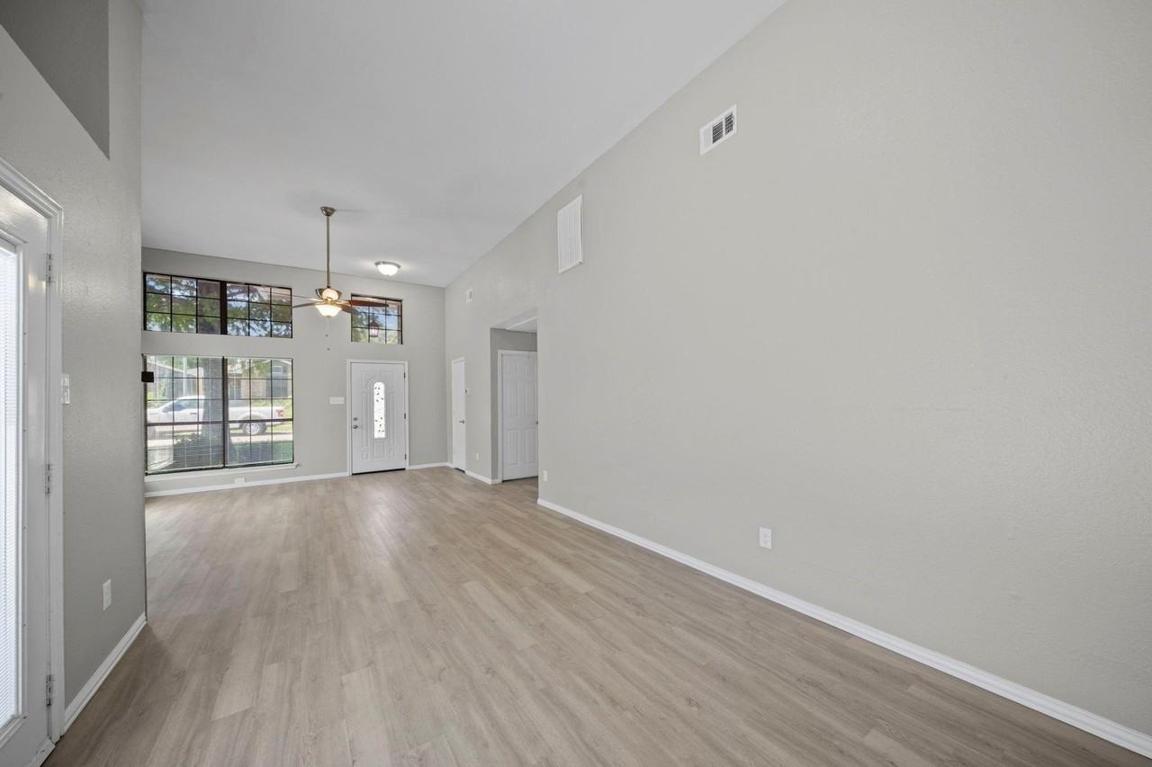 542 Oxbow St - Photo 4 of 25