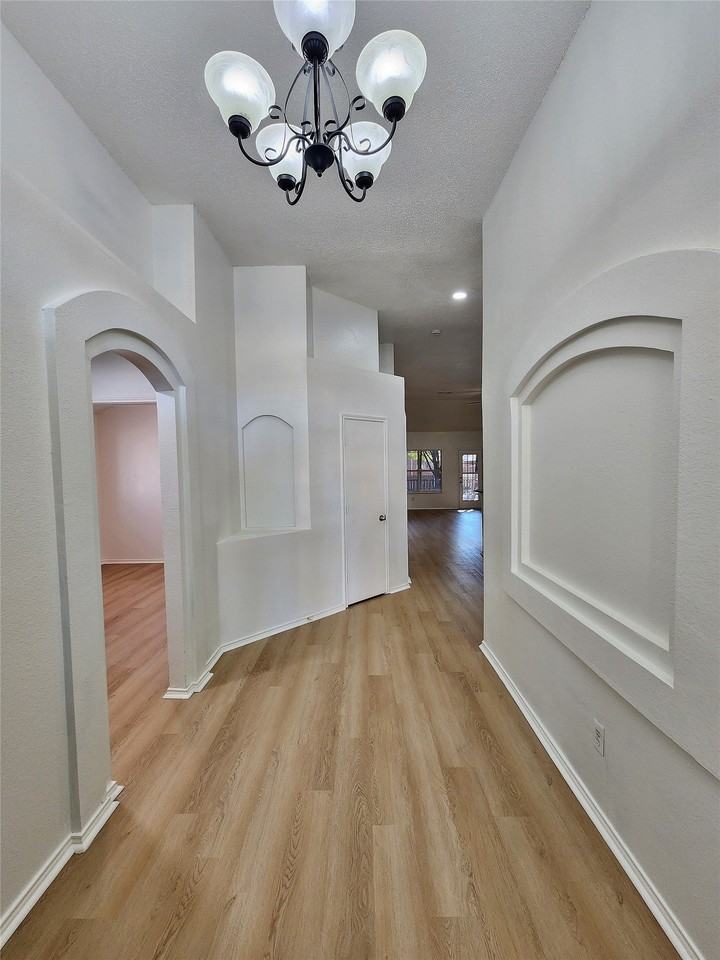 741 Cardinal Dr - Photo 2 of 20