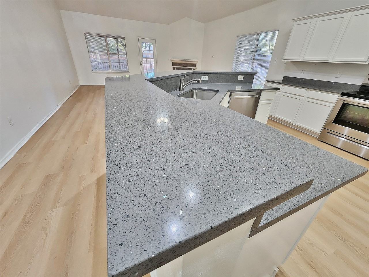 741 Cardinal Dr - Photo 5 of 20
