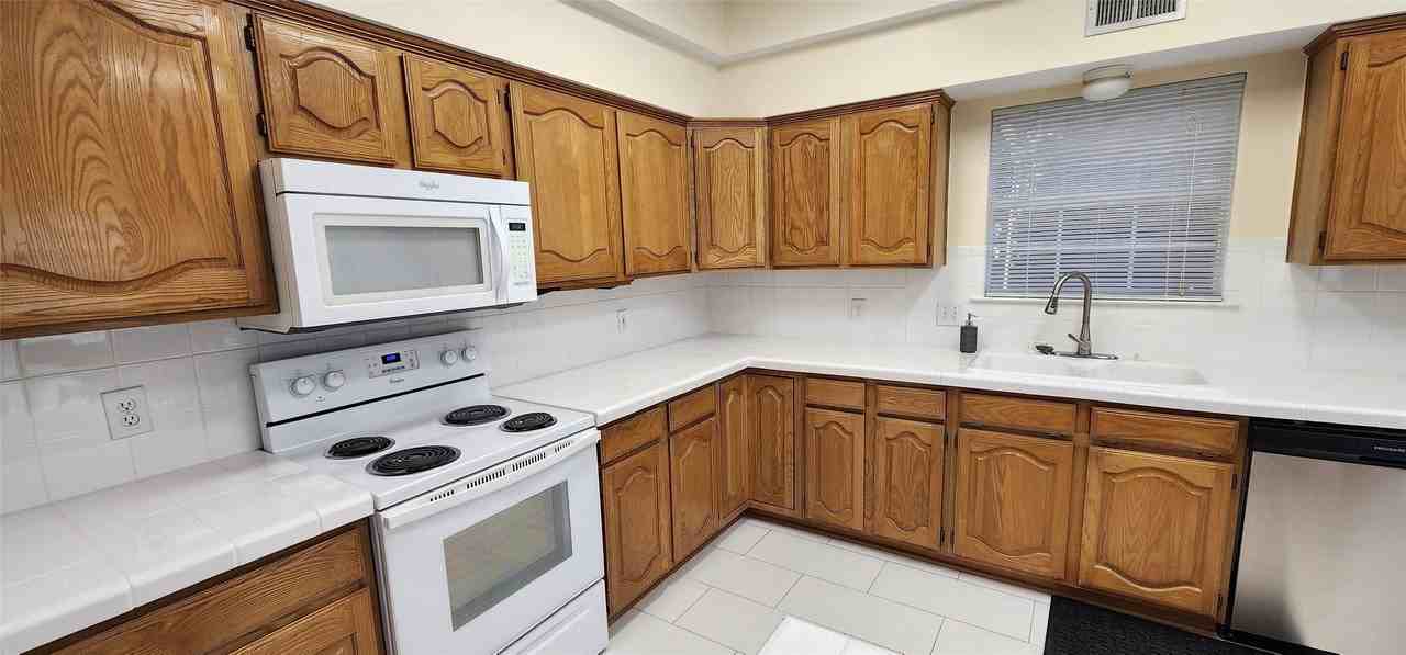 2413 Timber Ridge Ln - Photo 7 of 16