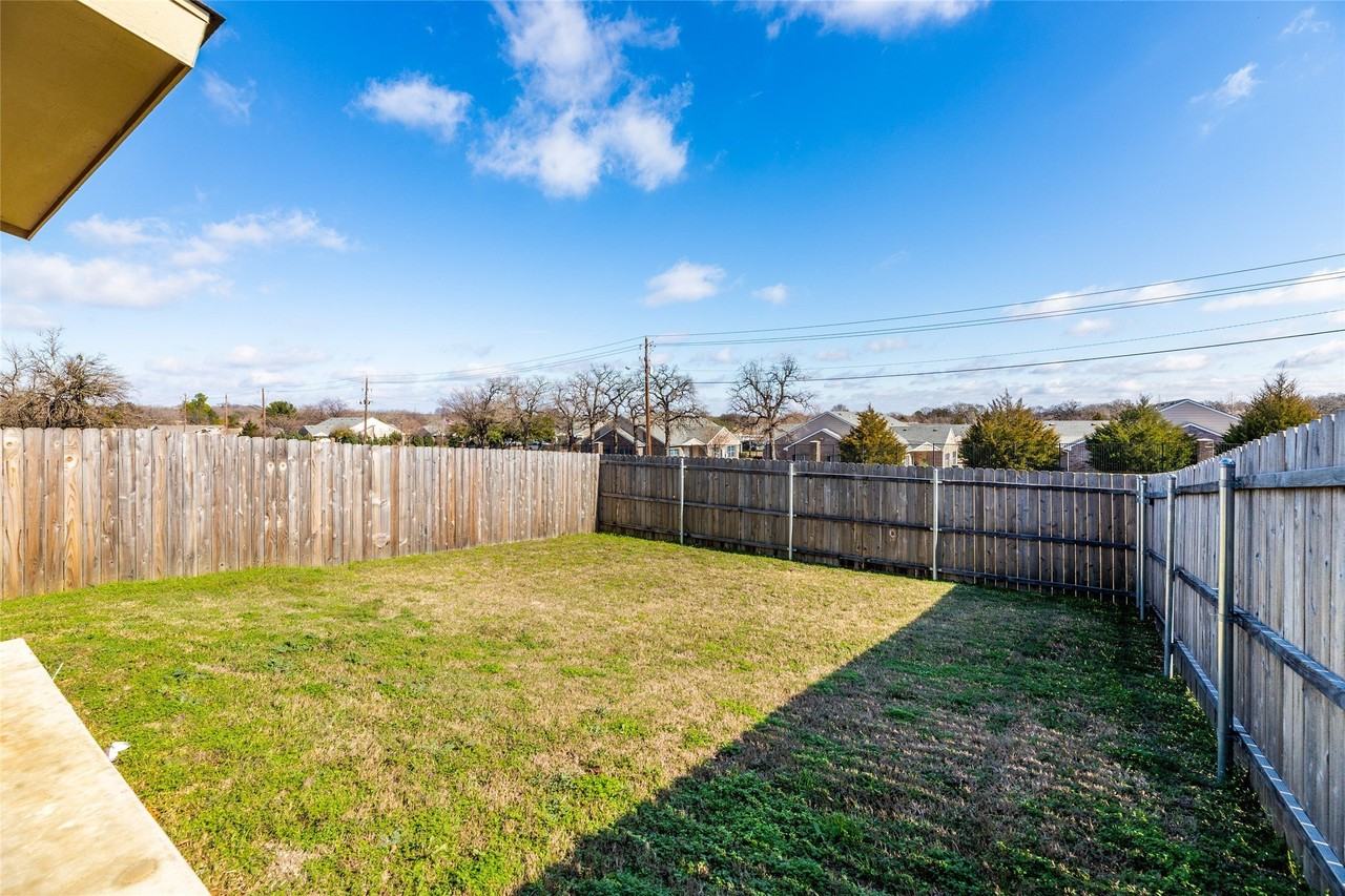 7323 Colonial Dr - Photo 3 of 9