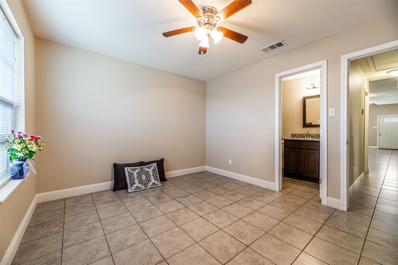 7323 Colonial Dr - Photo 6 of 9