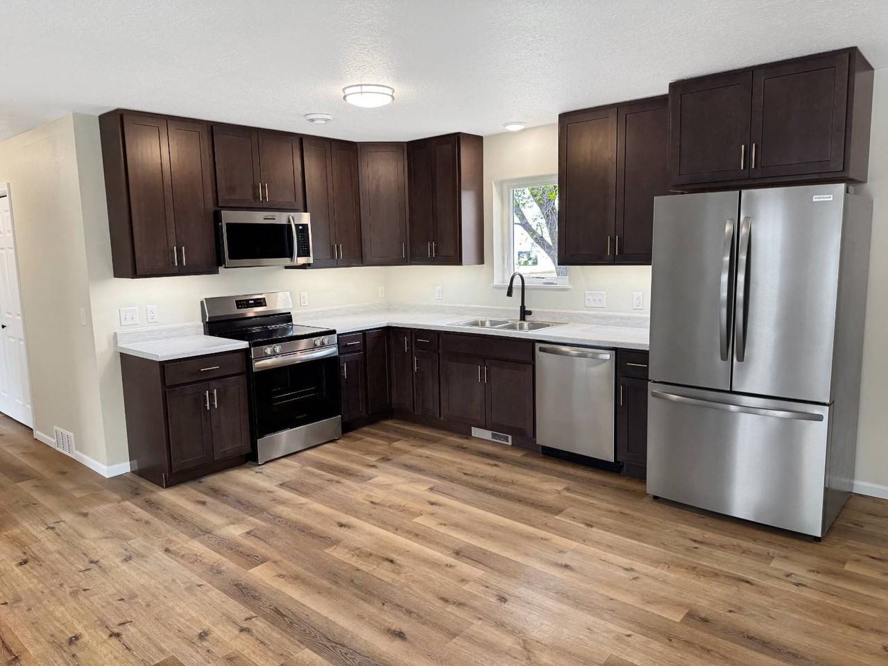119 W Murdock St - Photo 2 of 16