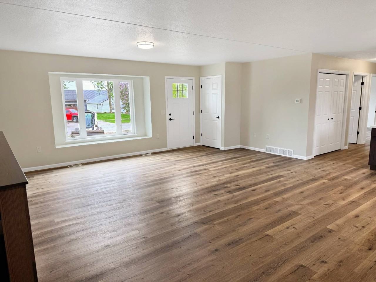 119 W Murdock St - Photo 3 of 16