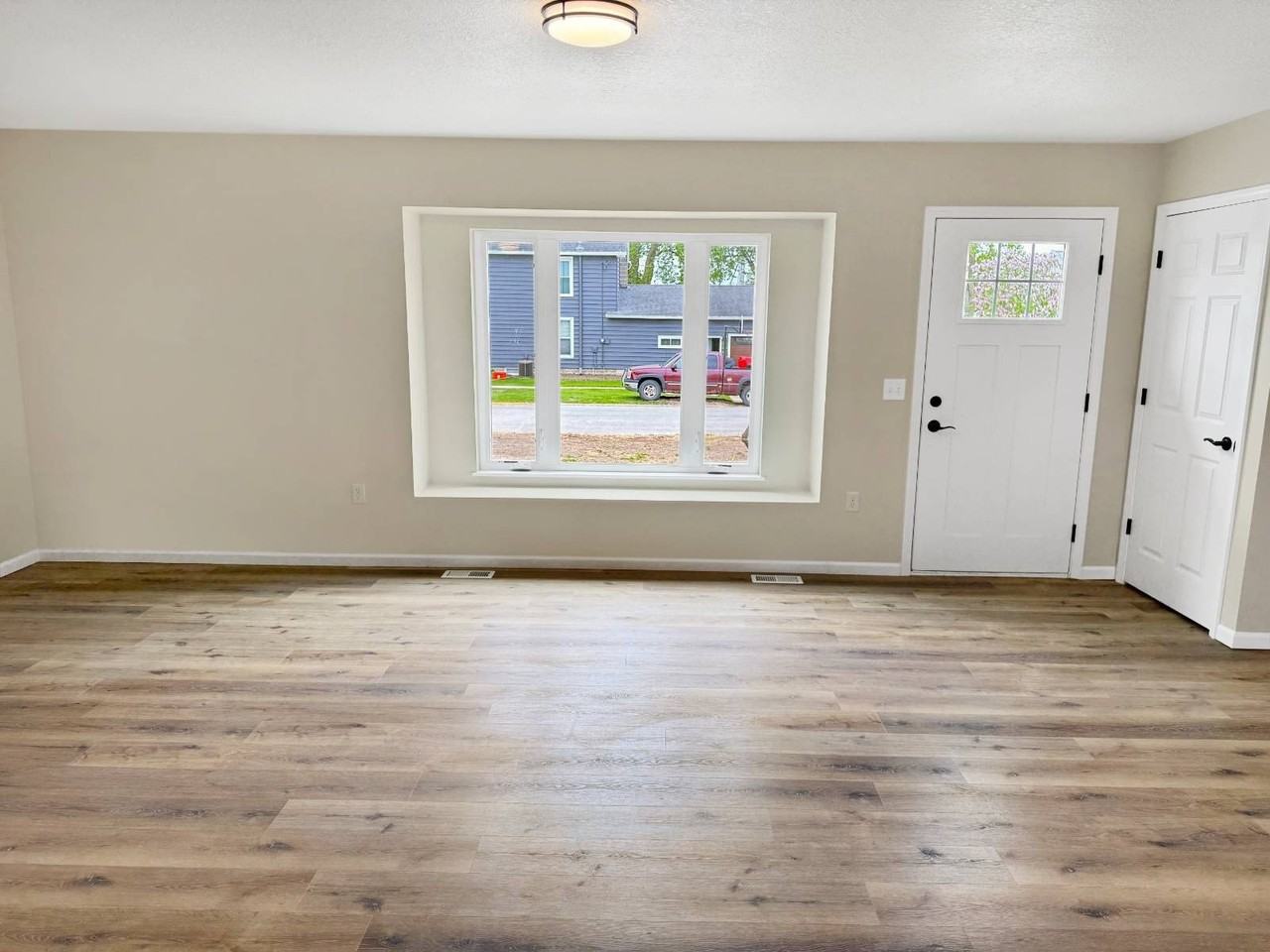 119 W Murdock St - Photo 6 of 16