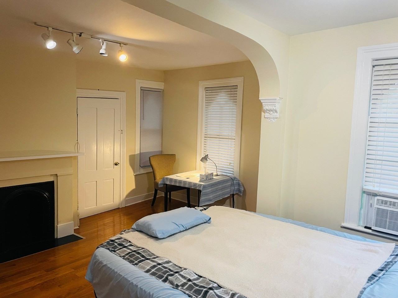 82 Fairview Pl - Photo 3 of 9