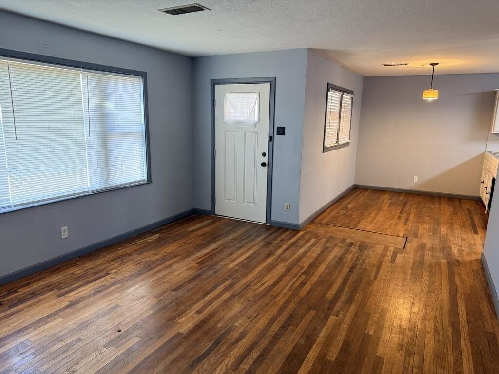 1705 E 21st St - Photo 3 of 29