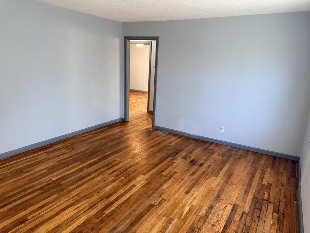 1705 E 21st St - Photo 4 of 29