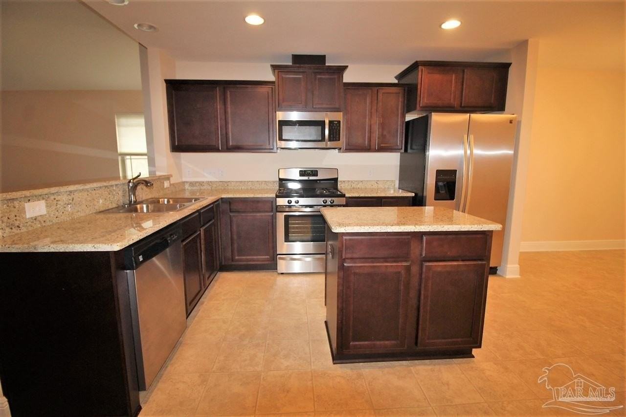 632 Edith Ln - Photo 3 of 15