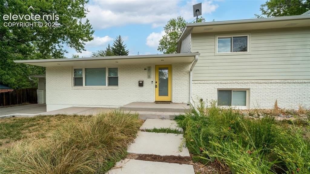 2518 Fairview Cir - Photo 2 of 35
