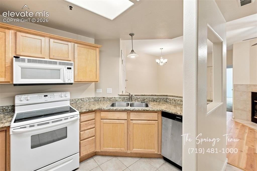 175 W Cheyenne Rd - Photo 6 of 43