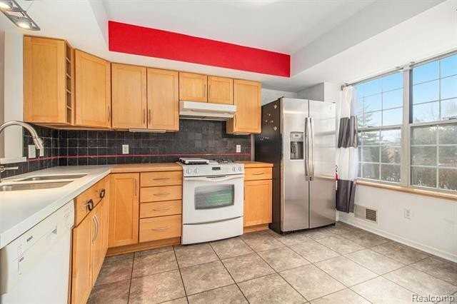 230 Lyn Anne Ct - Photo 2 of 17