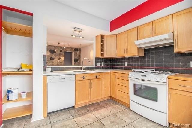 230 Lyn Anne Ct - Photo 3 of 17
