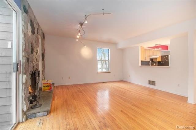 230 Lyn Anne Ct - Photo 4 of 17