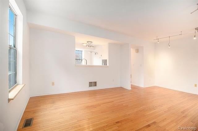 230 Lyn Anne Ct - Photo 6 of 17