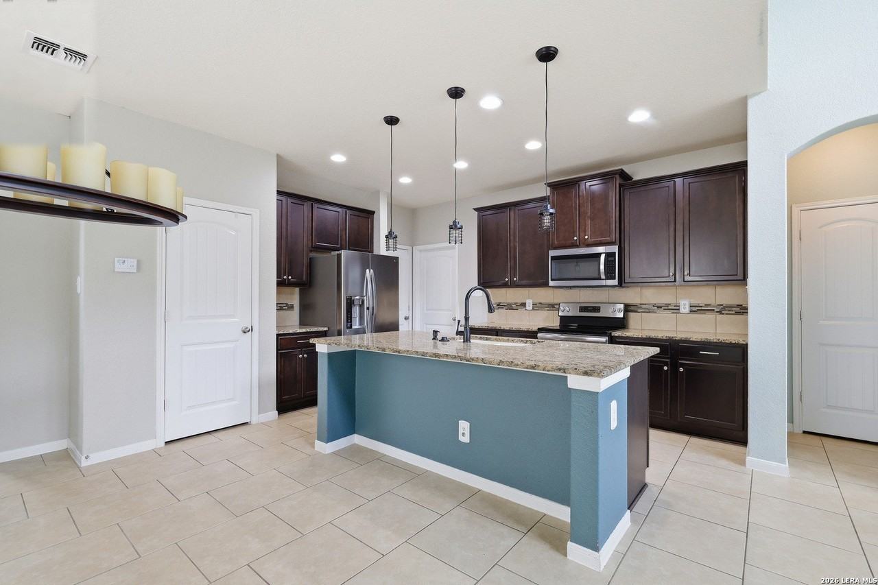 10707 Gentle Fox Bay - Photo 7 of 25