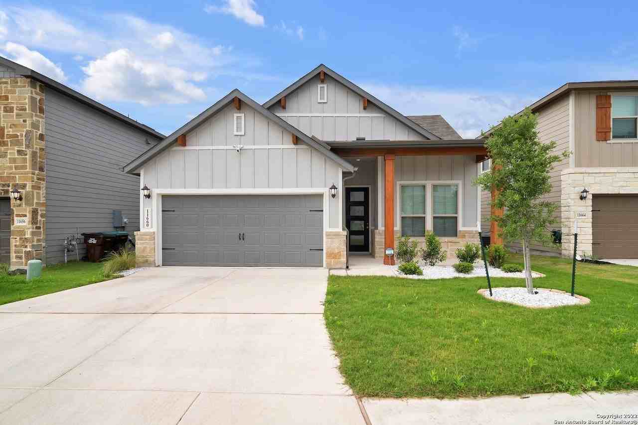 11660 Bakersfield Pass - Photo 2 of 23