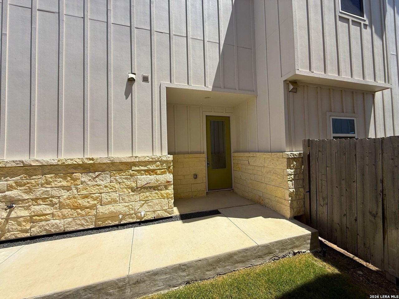236 Sapphire #401 - Photo 2 of 22