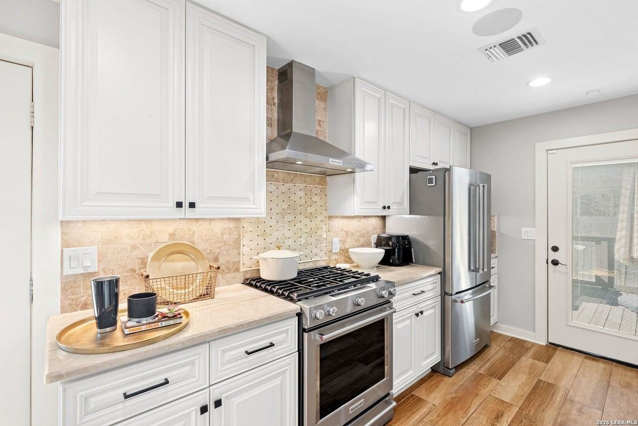313 James St - Photo 2 of 26