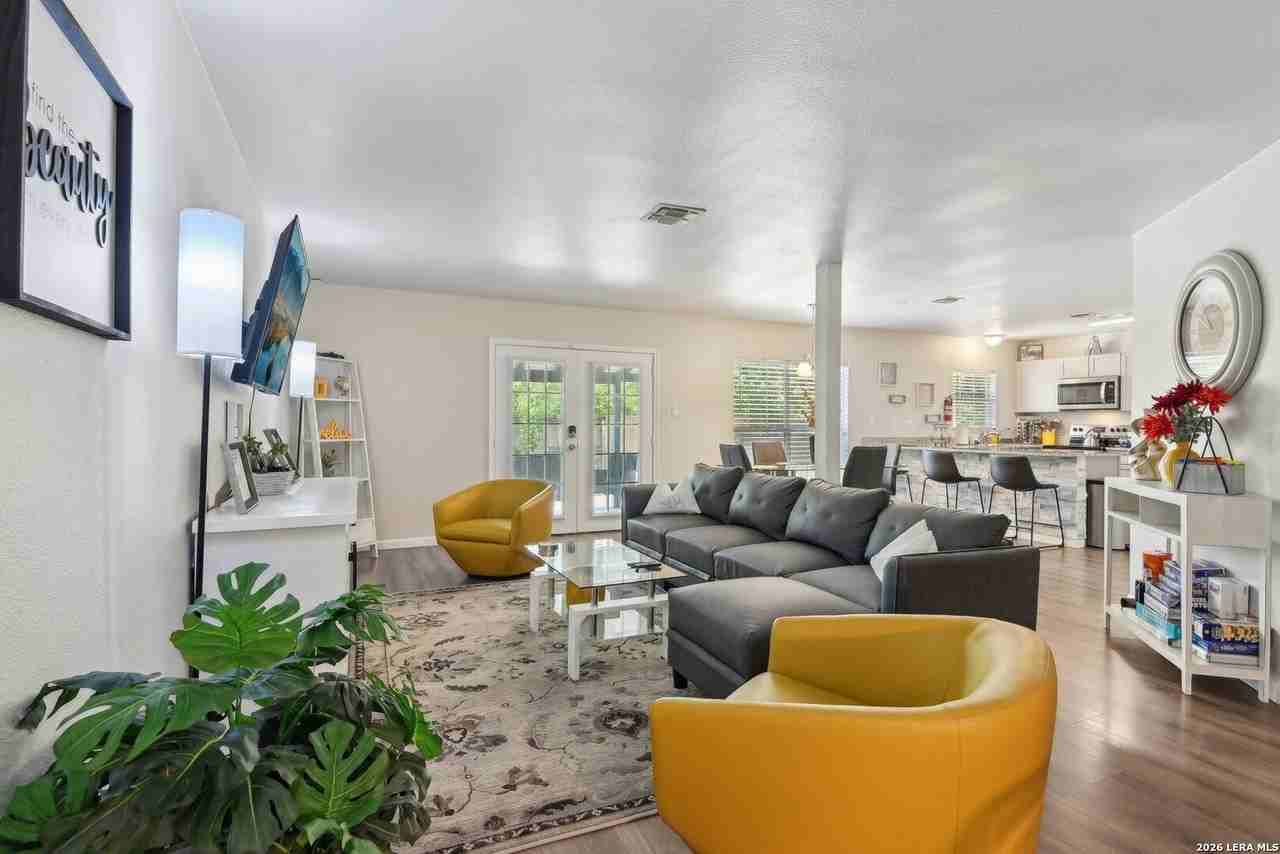 6930 Spring Rose St - Photo 5 of 38