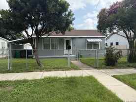 417 E Huff Ave - Photo 1 of 1