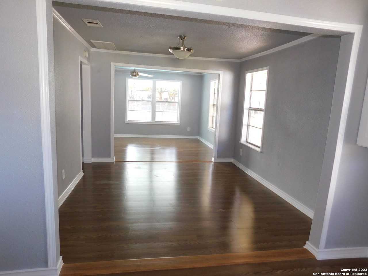417 E Huff Ave - Photo 7 of 30