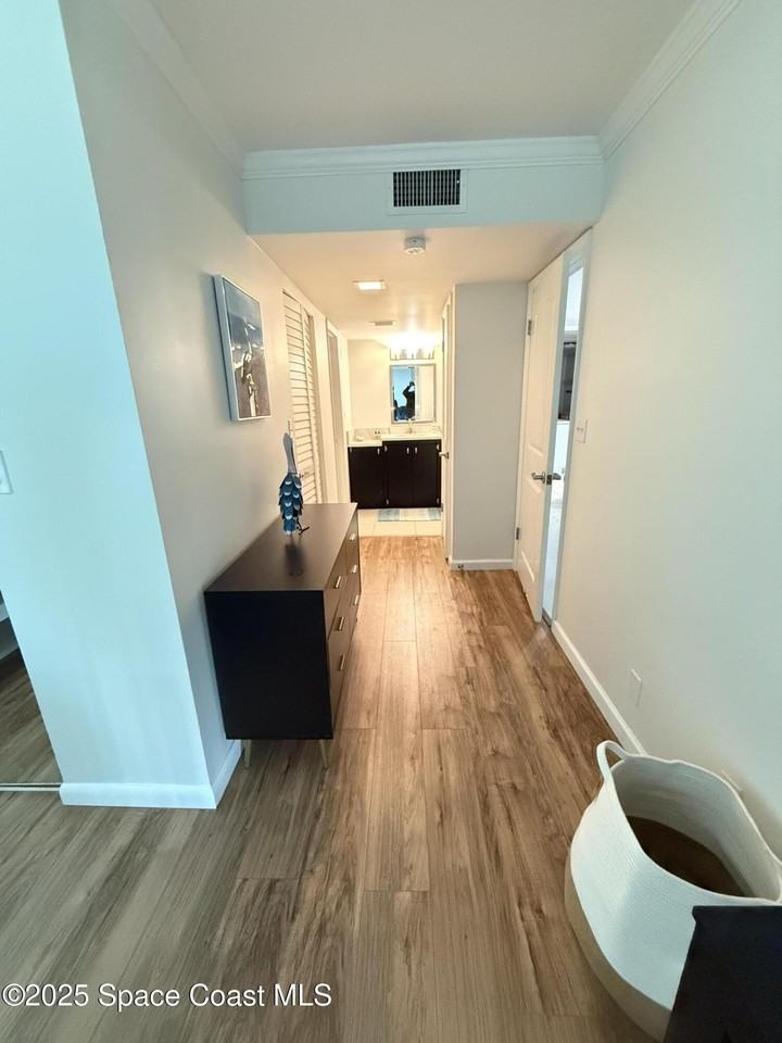 301 S Miramar Ave #304 - Photo 7 of 11