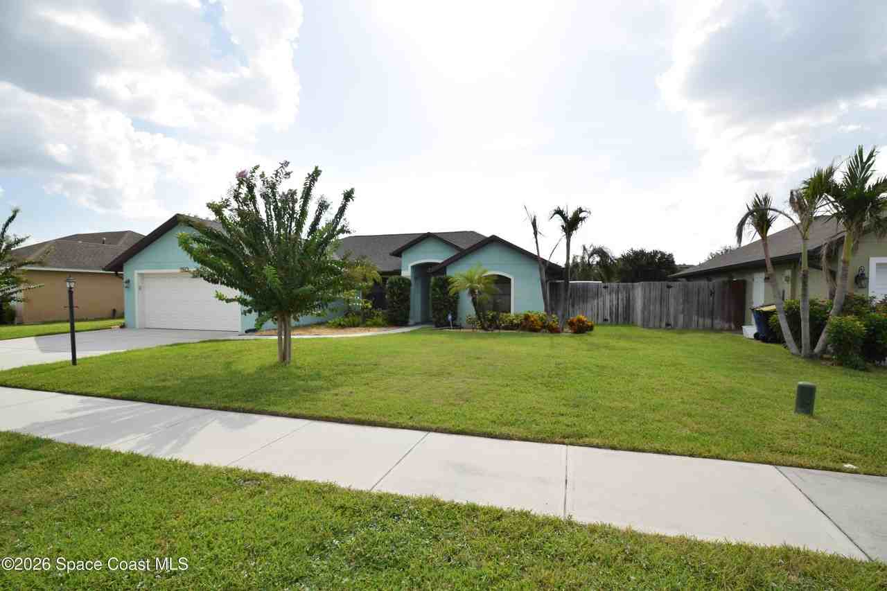 1961 Gloria Cir Ne - Photo 2 of 24