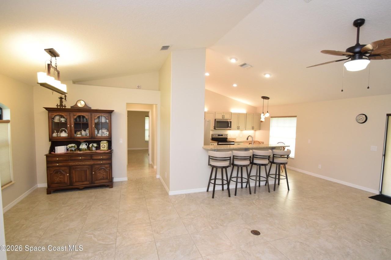 1961 Gloria Cir Ne - Photo 5 of 24