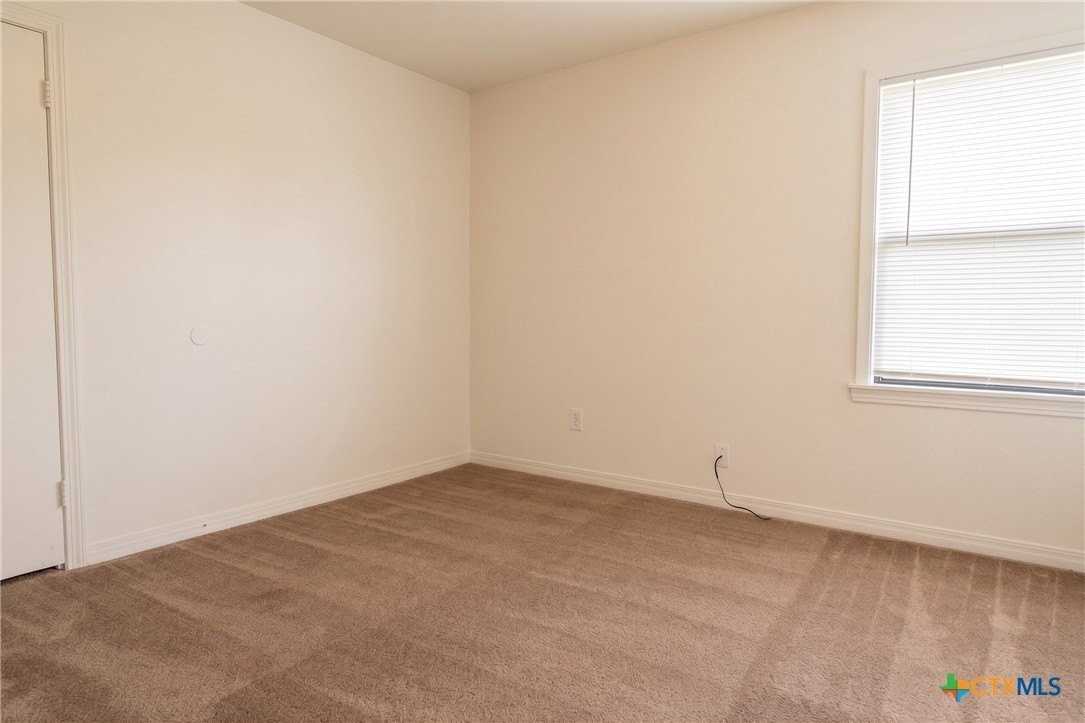 508 Mary St - Photo 5 of 11