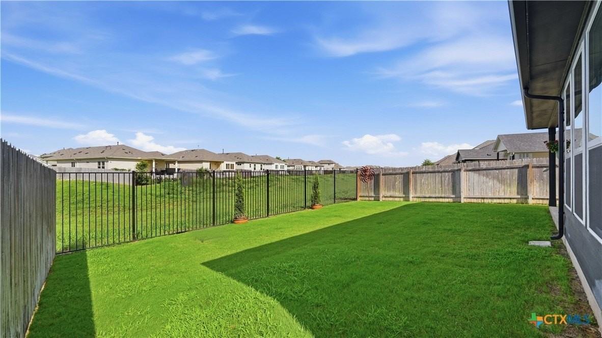 968 Blue Oak Blvd - Photo 4 of 26