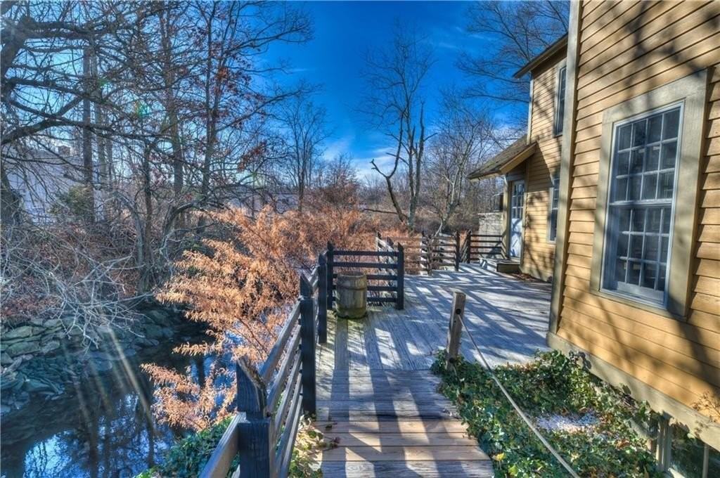 3351 Post Rd - Photo 3 of 21