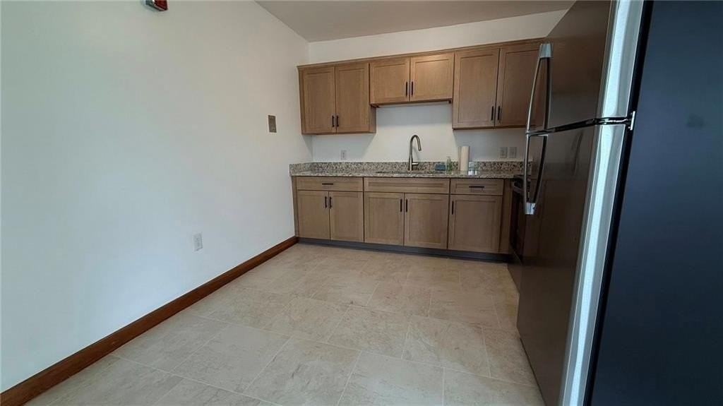 20 Granite St - Photo 7 of 11