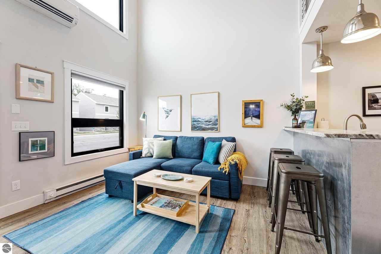 502 Hastings St - Photo 6 of 25