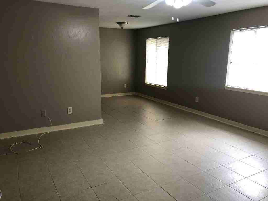 617 Chicopee Ct #C - Photo 3 of 7