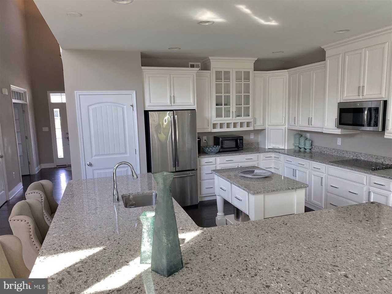16285 Rockport Dr - Photo 3 of 41
